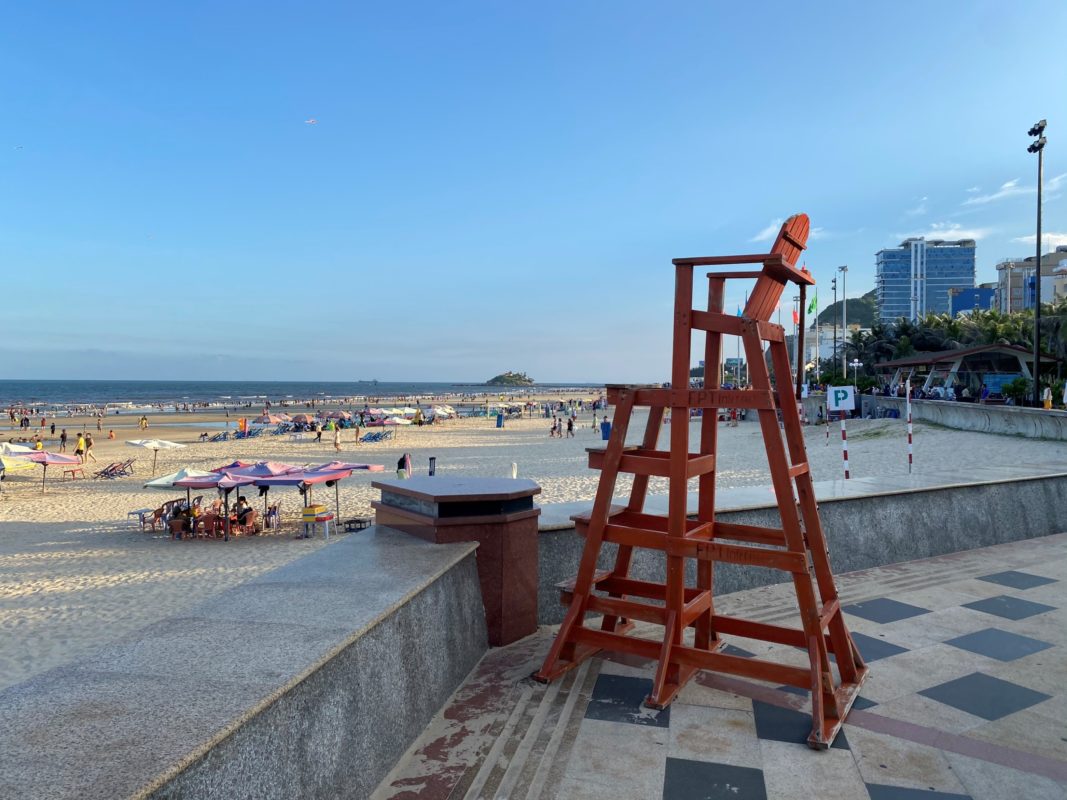 Những bãi biển đẹp đánh bay cái nóng mùa hè