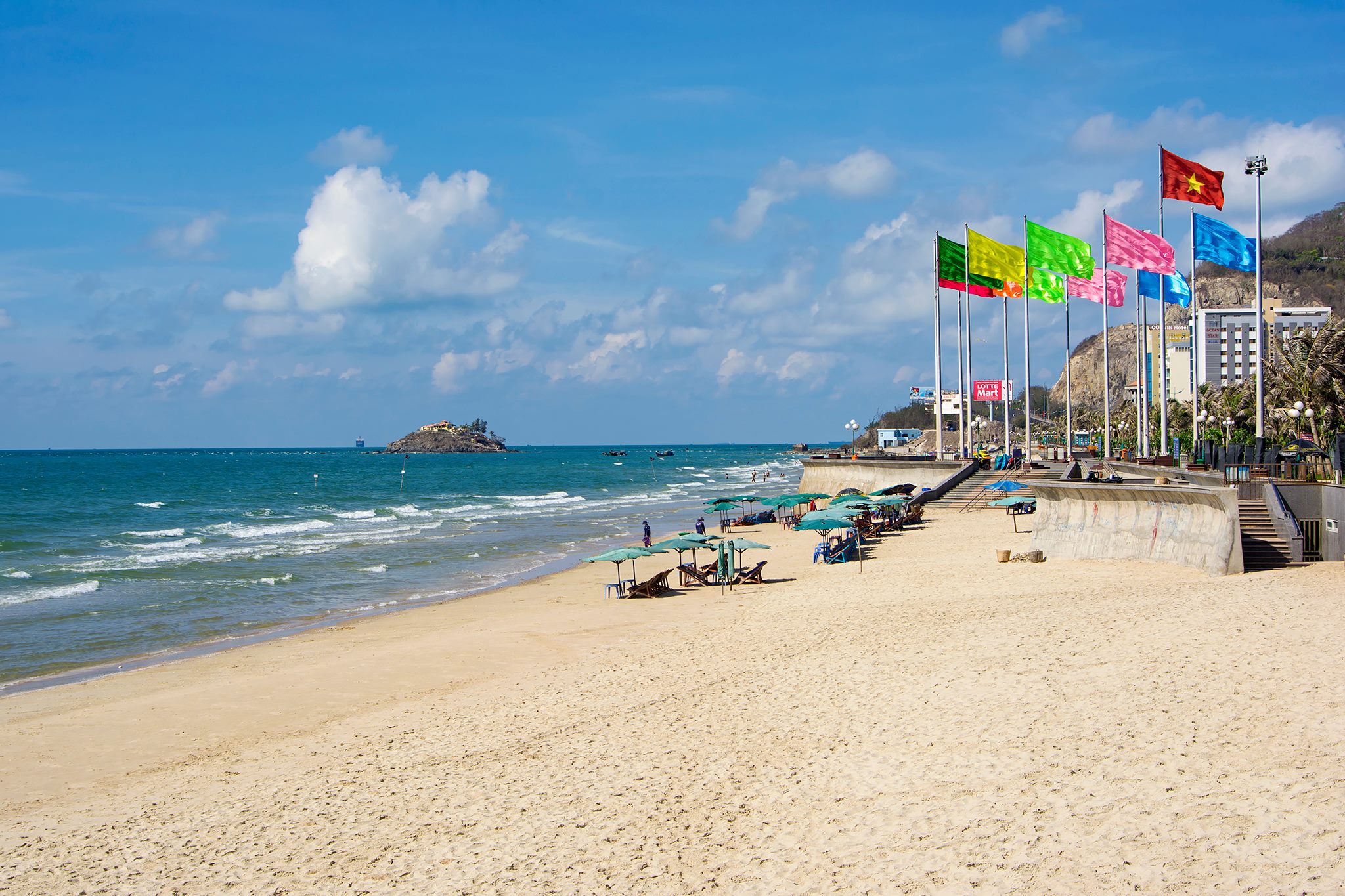 Những bãi biển đẹp đánh bay cái nóng mùa hè