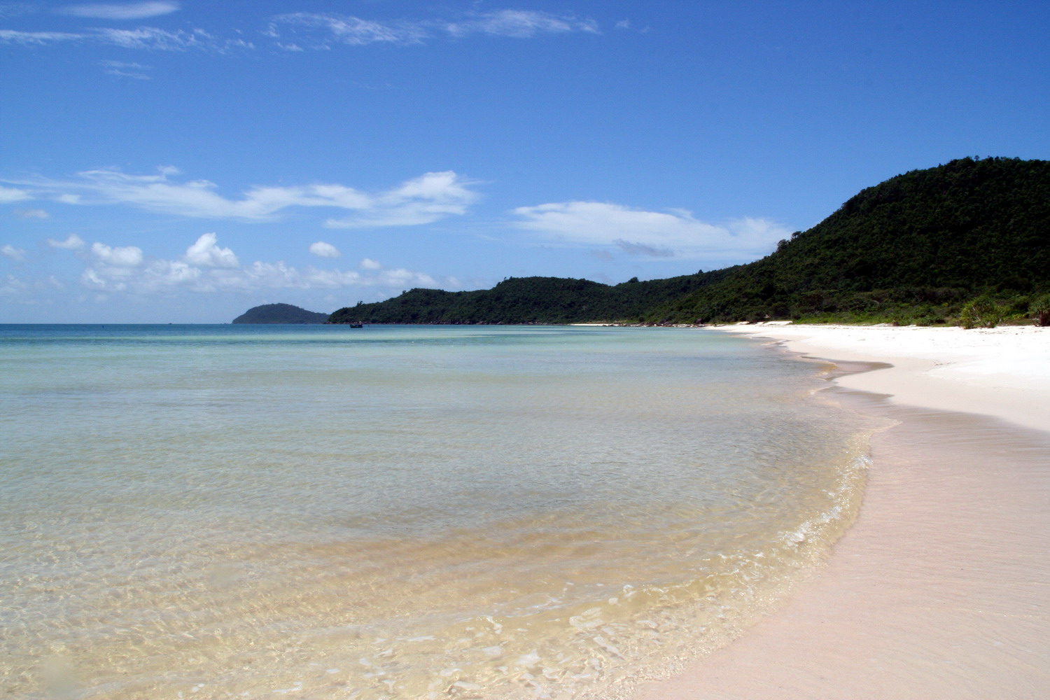 Những bãi biển đẹp đánh bay cái nóng mùa hè
