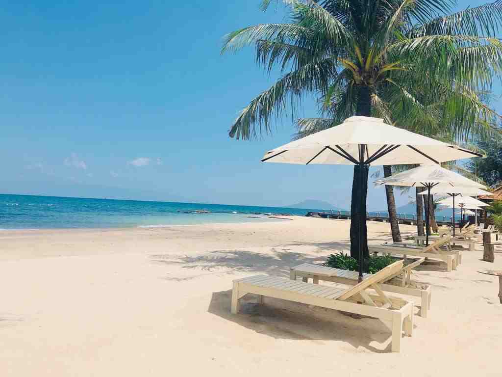Những bãi biển đẹp đánh bay cái nóng mùa hè
