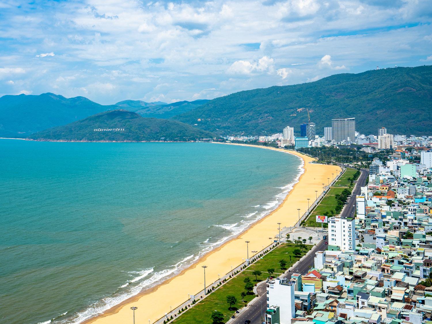 Những bãi biển đẹp đánh bay cái nóng mùa hè