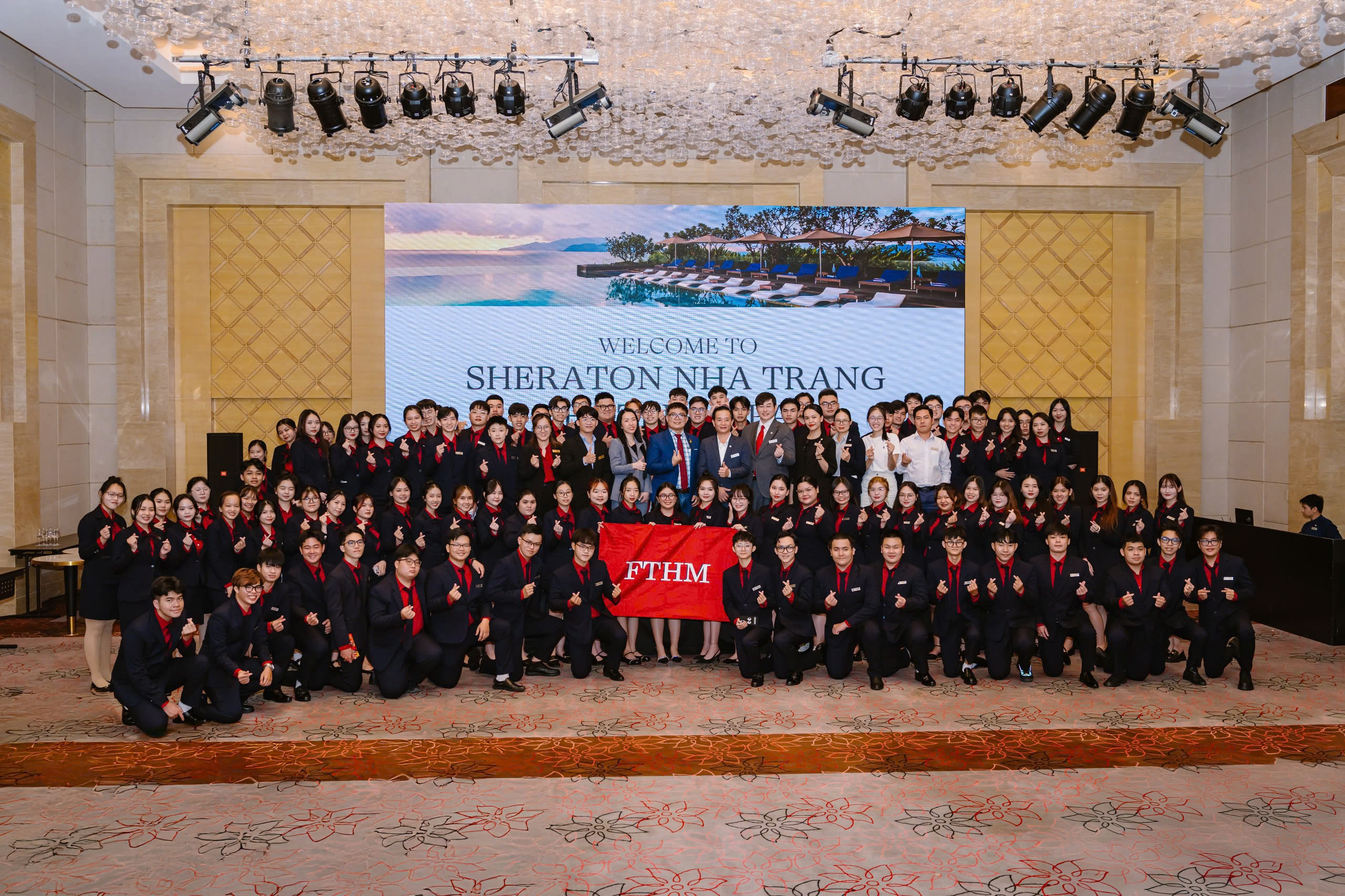 Kiwi Travel đồng hành cùng các bạn sinh viên UEF trong chuyến seminar tại Nha Trang