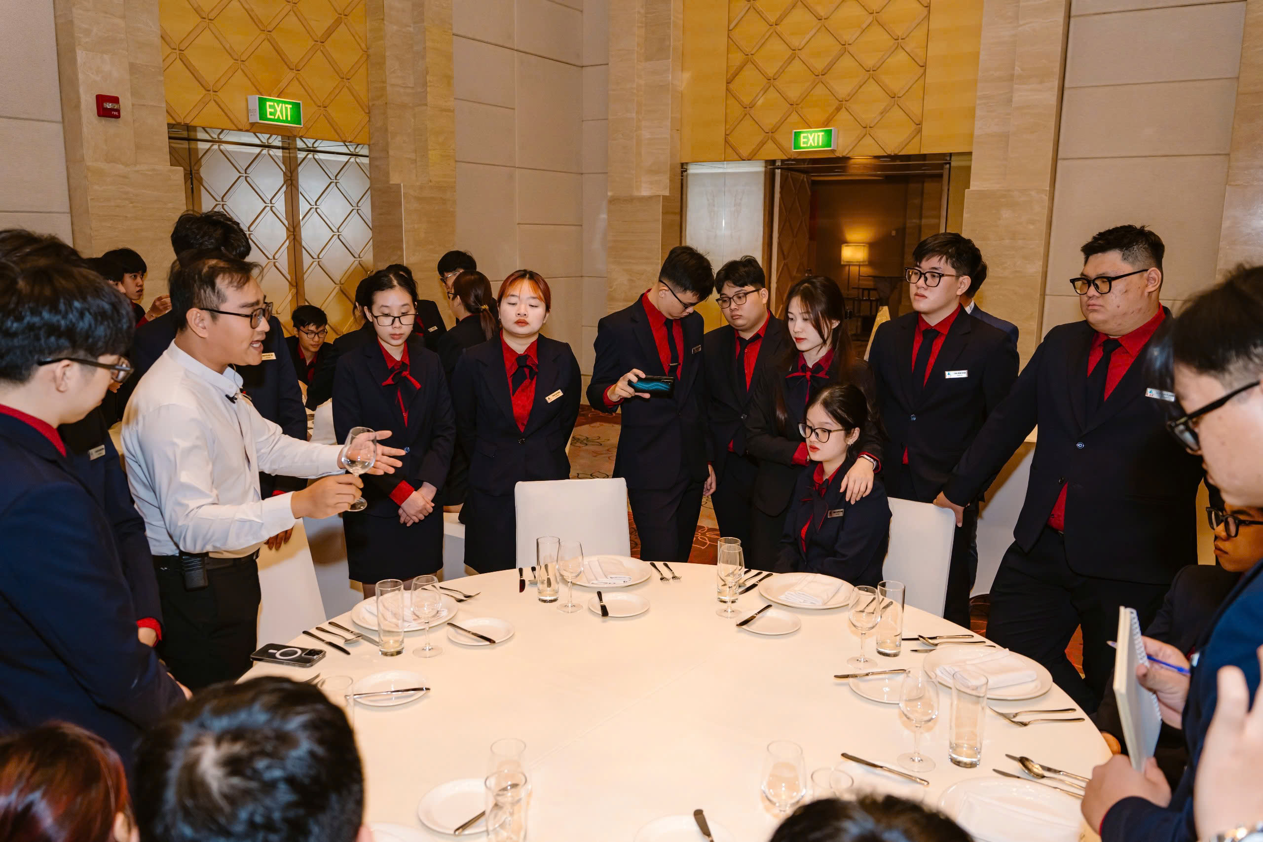 Kiwi Travel đồng hành cùng các bạn sinh viên UEF trong chuyến seminar tại Nha Trang