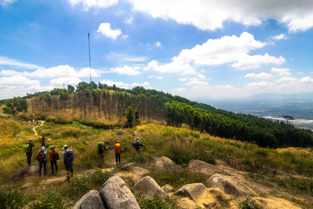 Trekking là gì? Top 5 tour trekking gần TPHCM - phù hợp với dân văn phòng