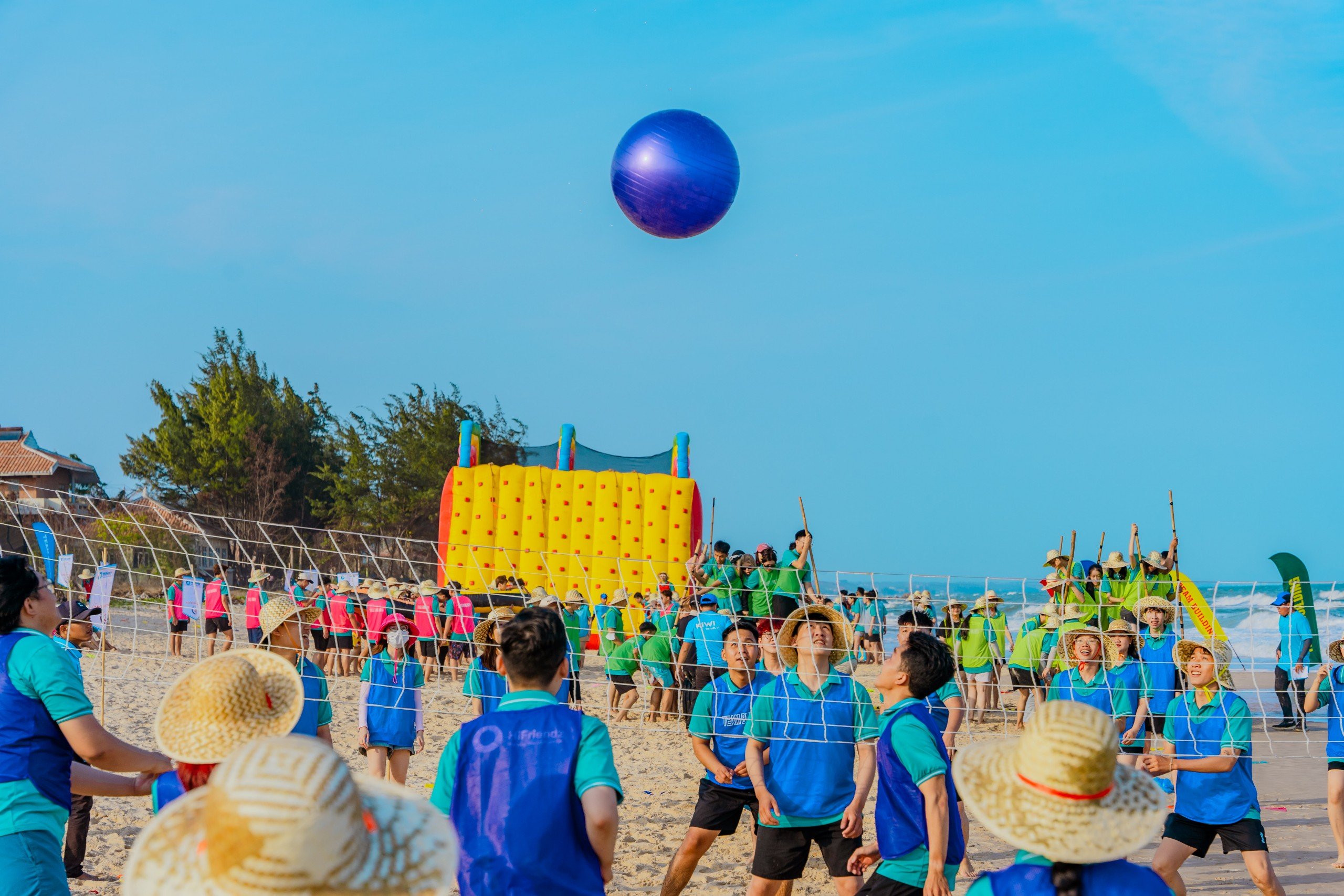 Team Building ''Làm nhiệt tình, quẩy hết mình''