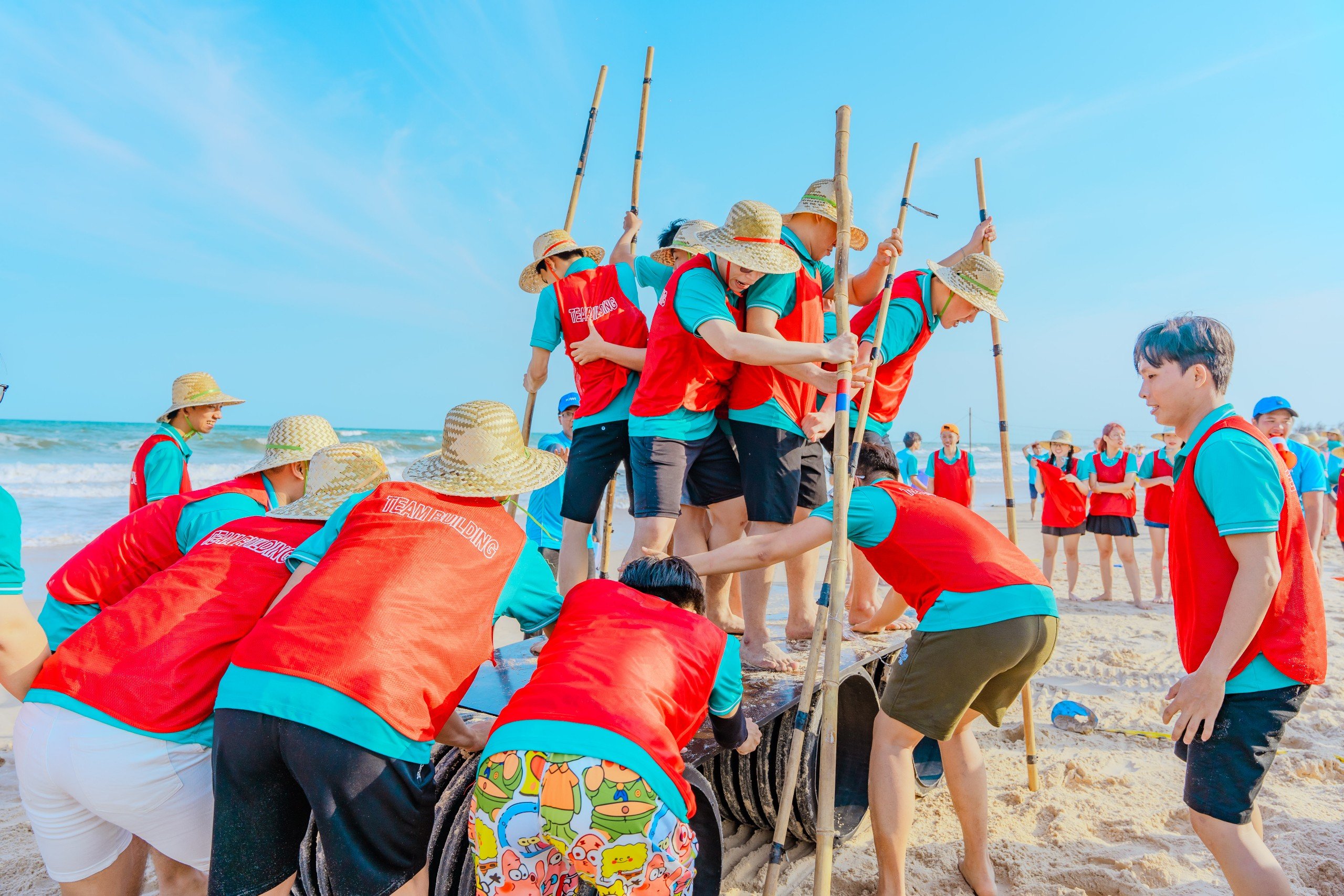 Team Building ''Làm nhiệt tình, quẩy hết mình''