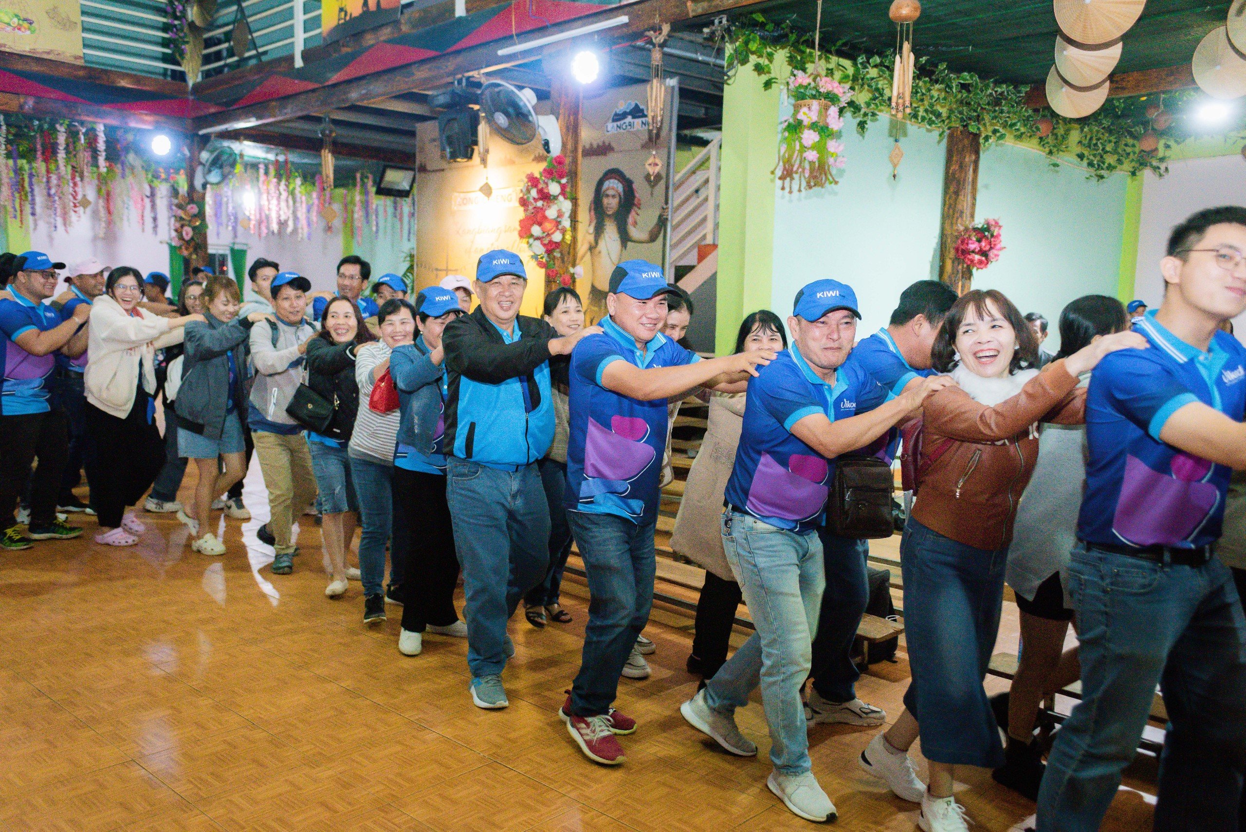 Team Building: Đánh thức tinh thần “NGỌC TRONG ĐÁ”